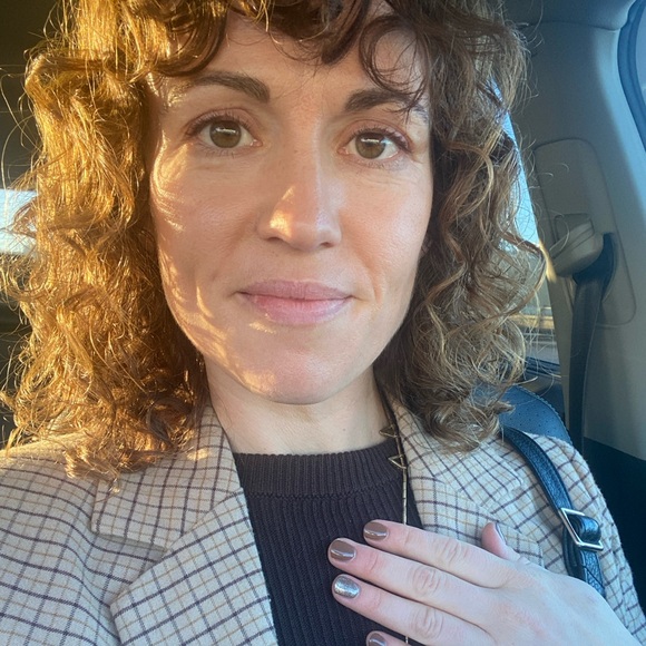 Meet your Posher, Erin - Picture 1 of 1